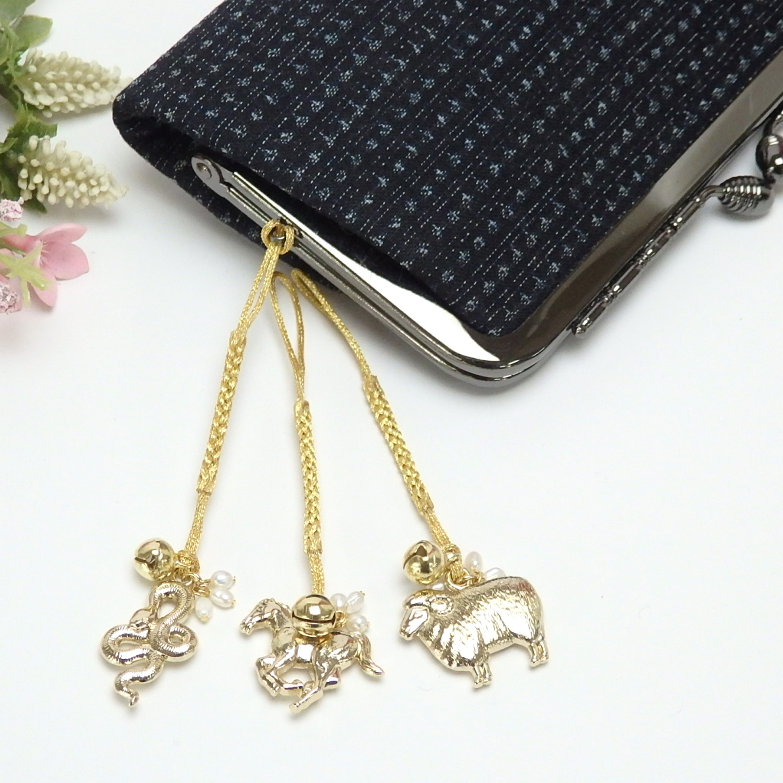 メール便 午年 開運 ストラップ 根付 ゴールドカラー 金色 干支 十二支 えと 馬年 うまどし へび 蛇 パール ストラップ 巳年 淡水真珠 風水 金運 恋愛運