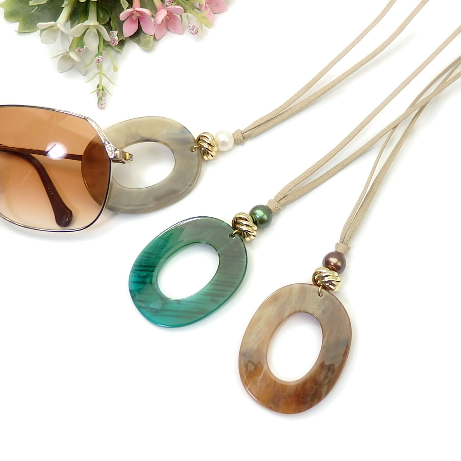 メール便 メガネホルダー 大ぶり マーベラス アクリル ネックレス ペンダント サングラスかけ マーブル オーバル フープ 老眼鏡 軽量 首掛け グラスホルダー