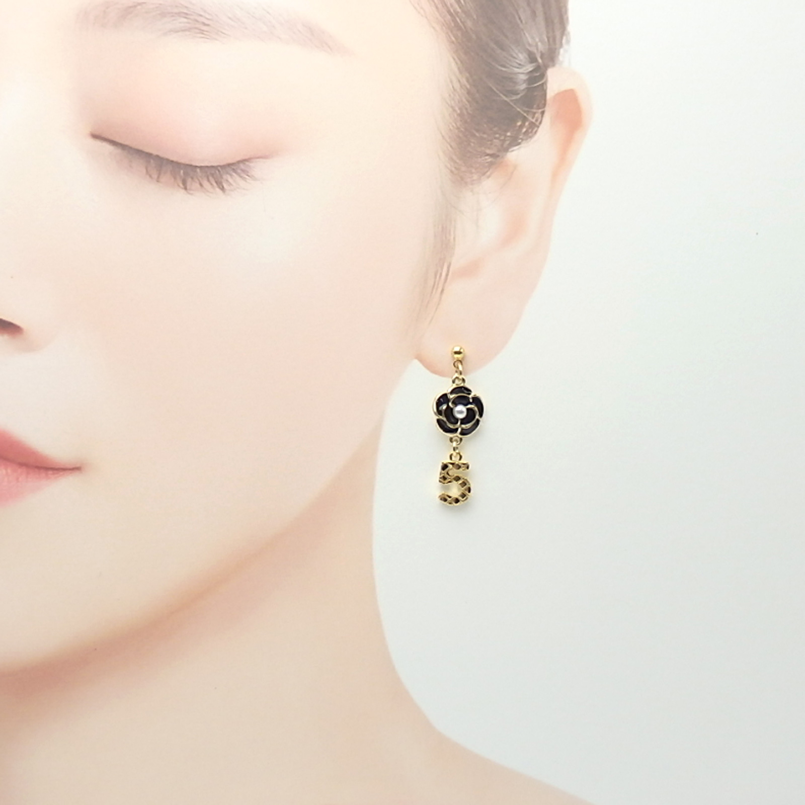 ピアス イヤリング セレブ カメリア ナンバー 5番 レディース ステンレスピアス 真ちゅうイヤリング 椿 花 バレンタイン ギフトに プレゼントに