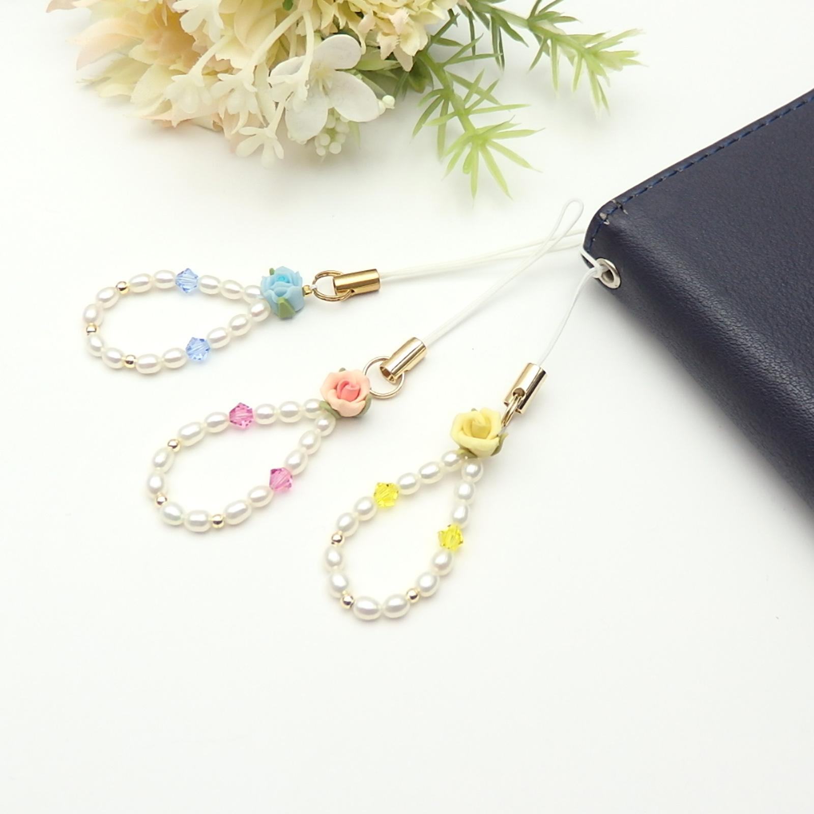 メール便 ストラップ バラ ローズ パール 携帯ストラップ 真珠 フィモ スワロフスキー 薔薇 淡水パール ブルー 父の日 ギフトに プレゼントに